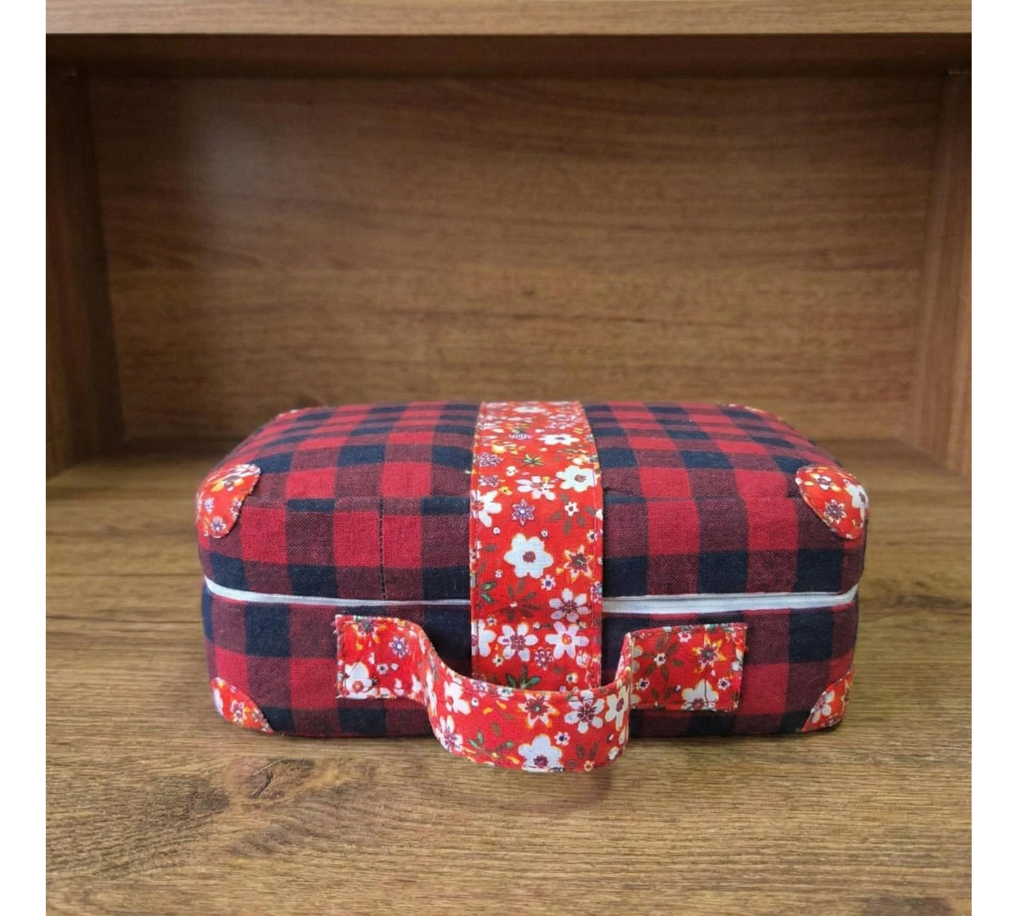 Travel Dollhouse Sewing Pattern PDF – Soft Case with Doll, Outfits and Dog