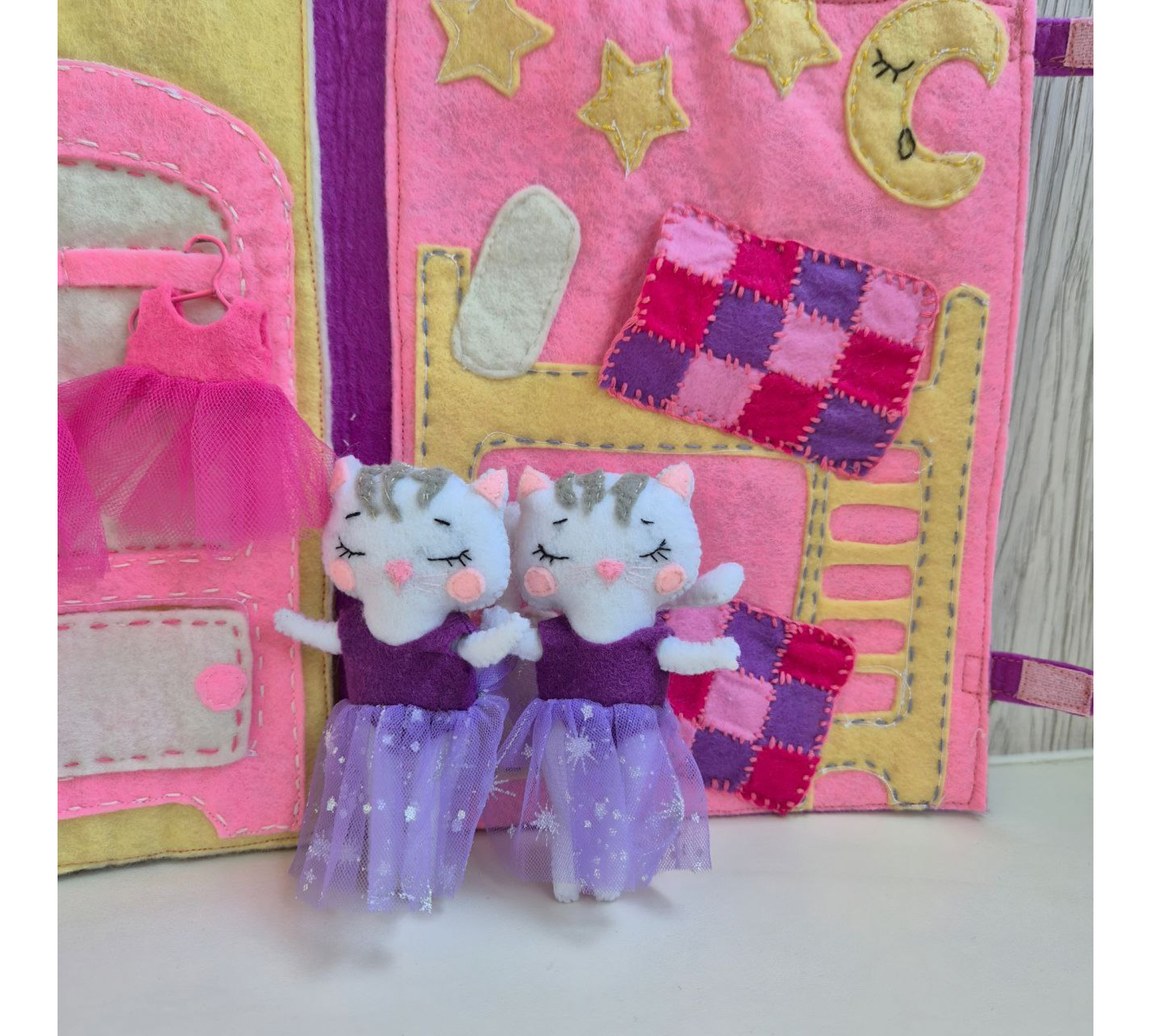 Felt Dollhouse Book Sewing Pattern PDF – Portable Dollhouse with Twin Kittens