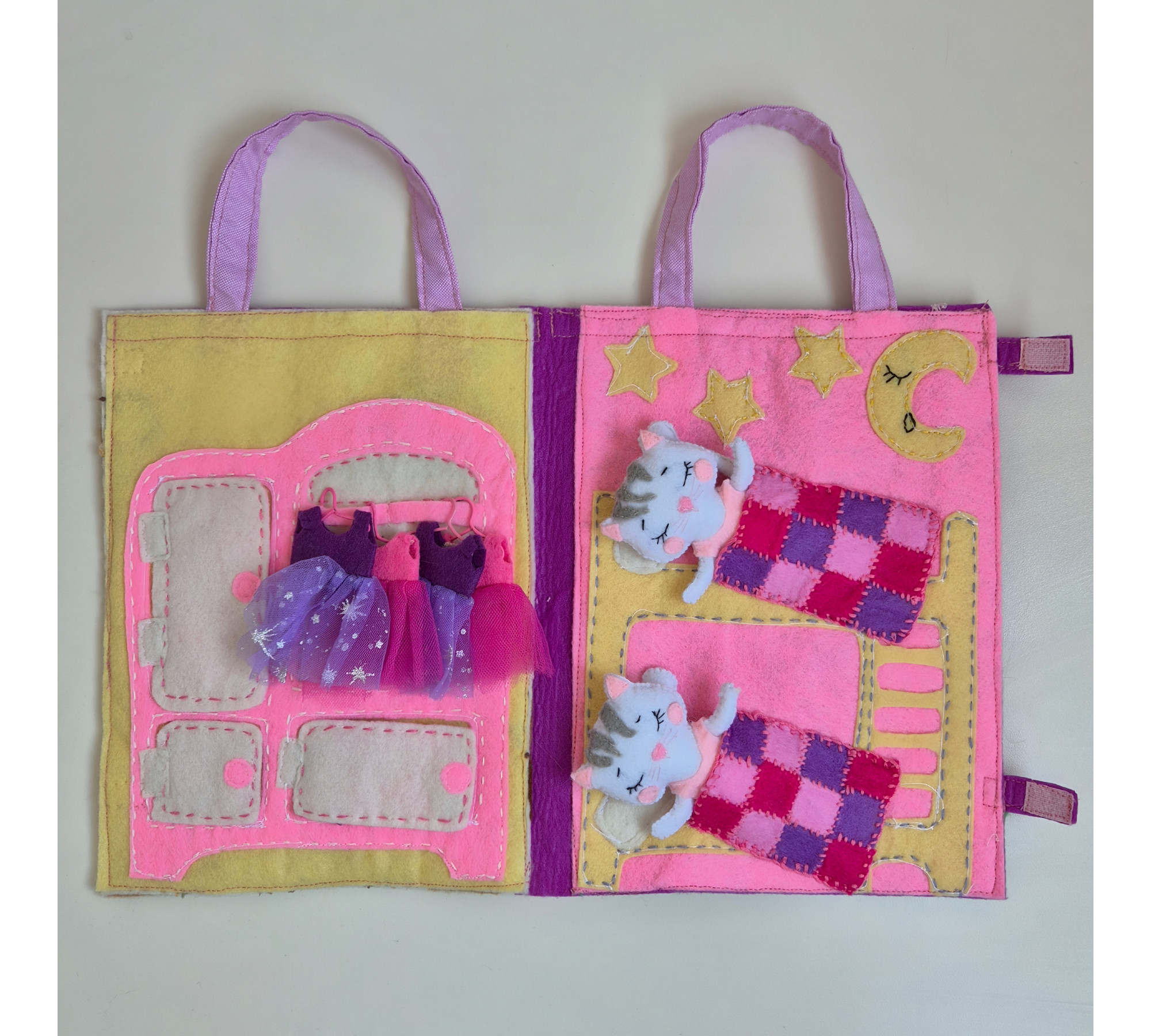 Felt Dollhouse Book Sewing Pattern PDF – Portable Dollhouse with Twin Kittens