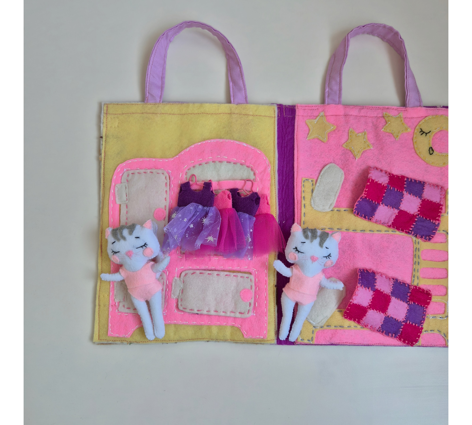 Felt Dollhouse Book Sewing Pattern PDF – Portable Dollhouse with Twin Kittens