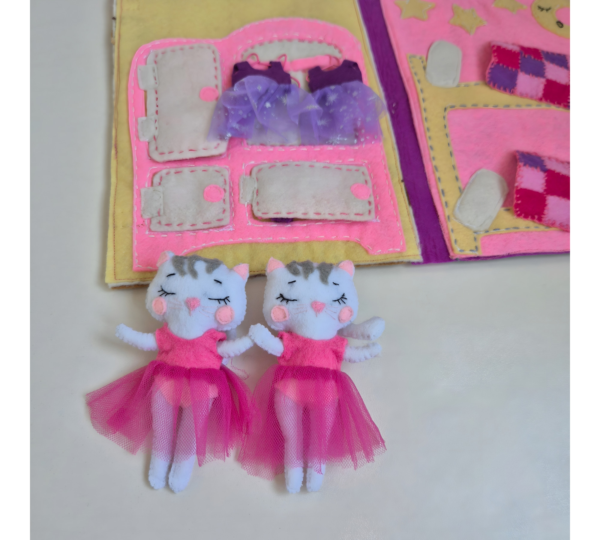 Felt Dollhouse Book Sewing Pattern PDF – Portable Dollhouse with Twin Kittens