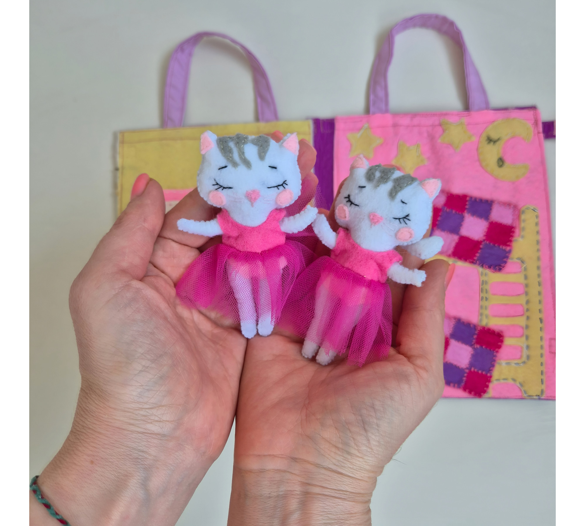 Felt Dollhouse Book Sewing Pattern PDF – Portable Dollhouse with Twin Kittens