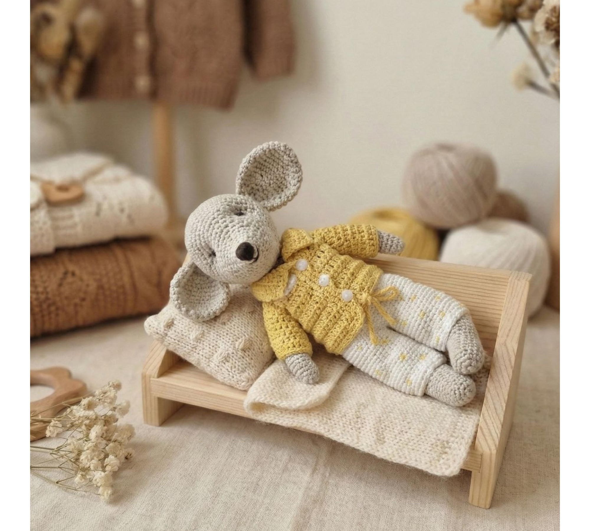 Crochet Mouse Pattern PDF – Amigurumi Mouse with Gardener Outfit