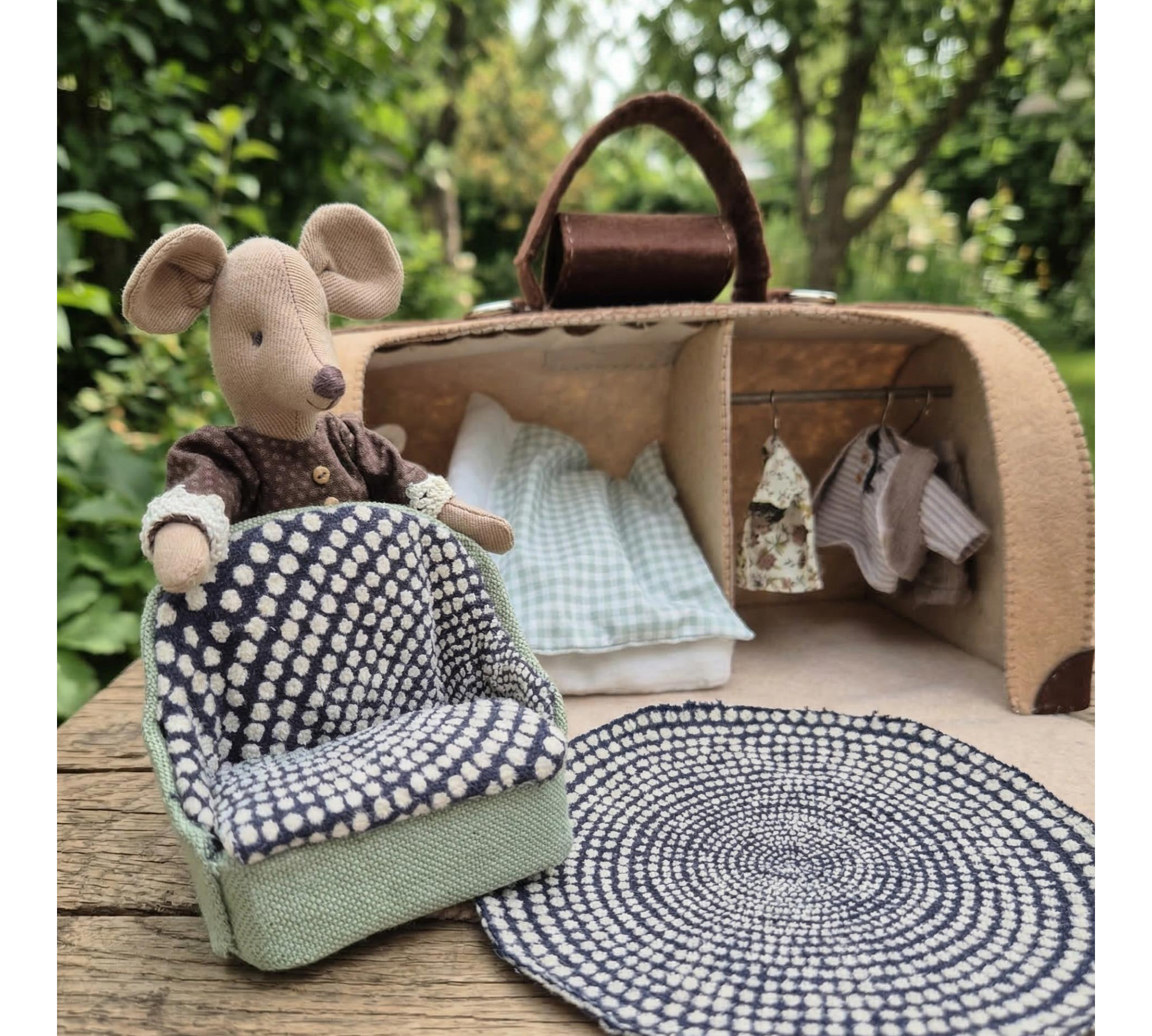 Retro Suitcase Dollhouse Sewing Pattern PDF – Felt Miniature Dollhouse and Furniture
